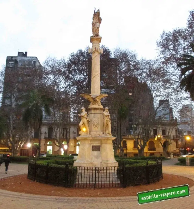 Próceres en la base